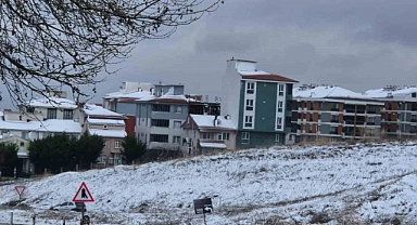 Tekirdağ’da kar yağışı şehri beyaza bürüdü