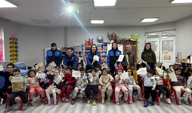 Toplum Destekli Polislik Şube Müdürlüğü Iğdır'da çoçuklara polislik mesleği anlatıldı
