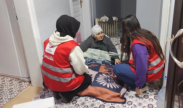 Türk Kızılay Patnos'ta İhtiyaç Sahibi Ailelere Yardım Eli Uzatıyor