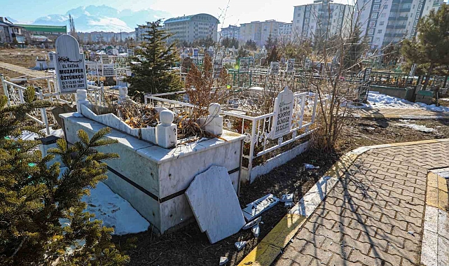 Van'da mezarlığa saldırı: Onlarca mezar tahrip edildi