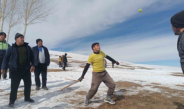 Van'ın Saray usulü beyzbol: 'Topa şeko' oyunu