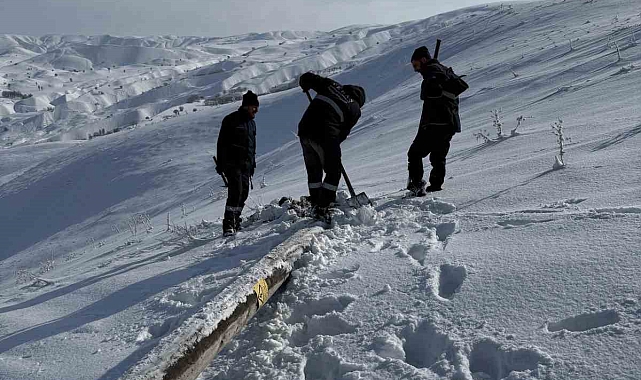 VEDAŞ ekipleri atsırtında  arıza noktalarına ulaşıyor