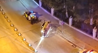 Virajı alamayan hafif ticari araç devrildi