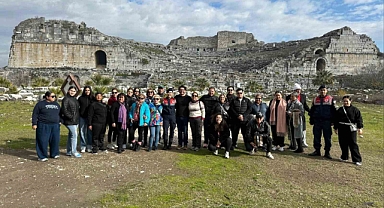 Yabancı turistlere Jandarmadan doğa sevgisi