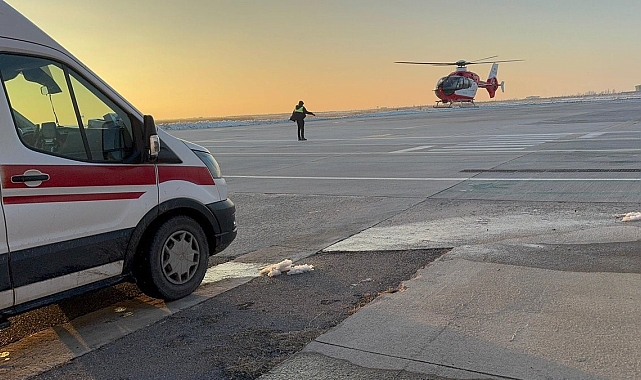Yanık tedavisi gören 3 yaşındaki çocuk ambulans helikopterle Van'a getirildi