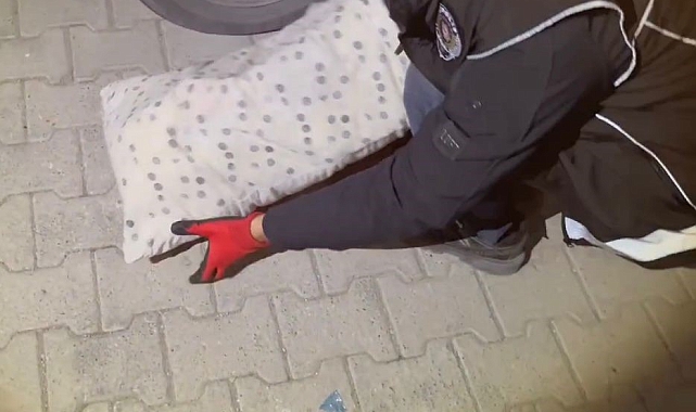Yastık içerisinde 1 kilo 982 gram metamfetamin ele geçirildi