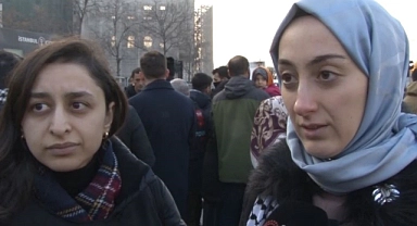 Yeni yılın ilk günü Galata Köprüsü’nde düzenlenen yürüyüşte vatandaşlardan Filistin’e destek mesajları