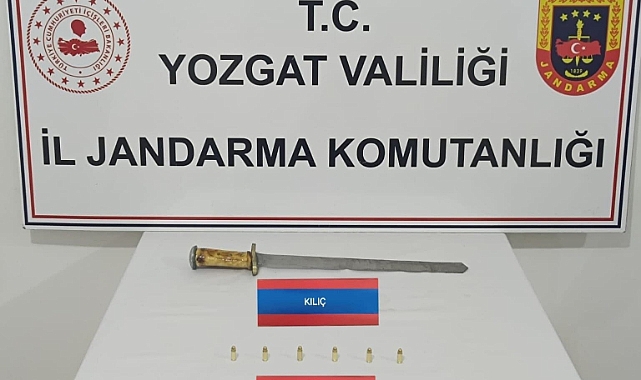 Yerköy’de şüphelenilen araçtan fişek ve kılıç çıktı