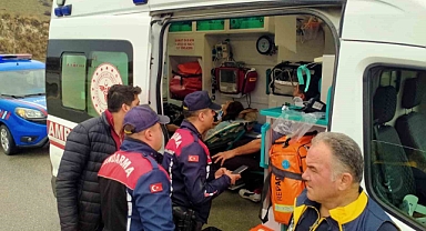 Yolcu minibüsü ile pickup kafa kafaya çarpıştı; 5 yaralı