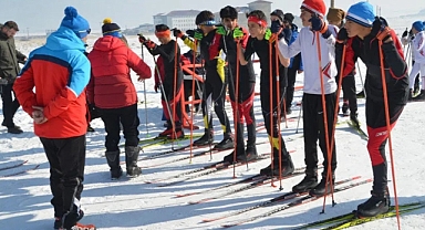 Yüksekova’da ’Kayaklı Koşu İl Birinciliği’ heyecanı