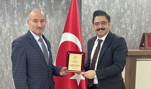 45 yıllık hizmetin ardından emekliliğe ayrılan Tekin'e başarı plaketi