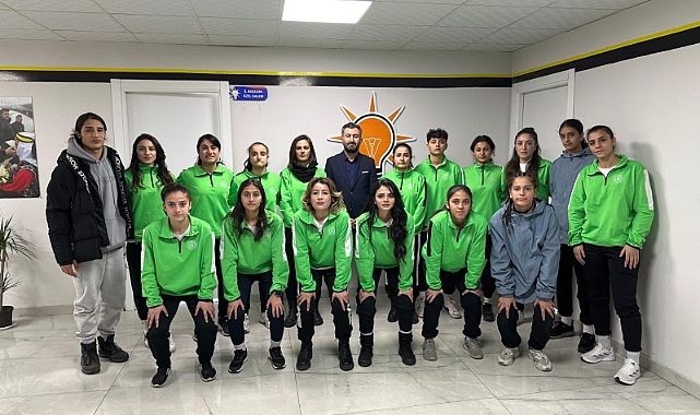 Ağrı Aile ve Sosyal Politikalar Gençlik ve Spor Kulübü Kadın Futbol Takımı’ndan AK Parti İl Başkanı Yıldız’a ziyaret
