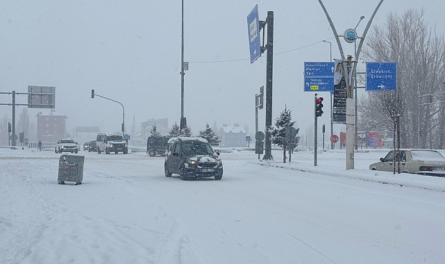 Ağrı’da 303 köy yolu ulaşıma kapandı