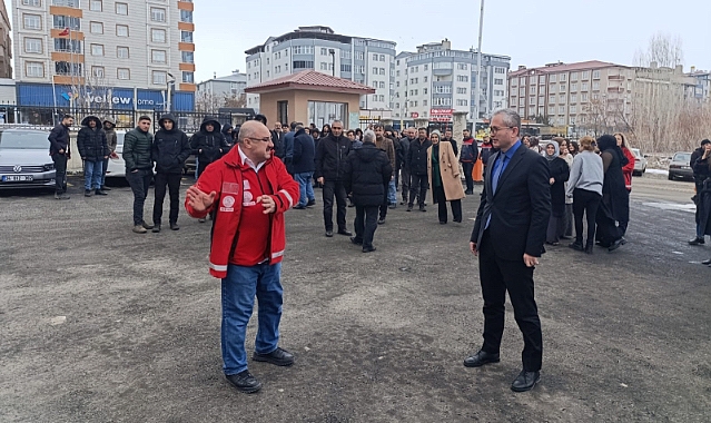 Ağrı'da 6 Şubat depreminin yıl dönümünde anma programı ve tatbikat gerçekleştirildi