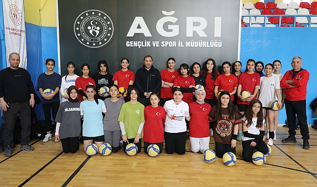 Ağrı’da Fabrika Voleybol projesi tüm hızıyla devam ediyor