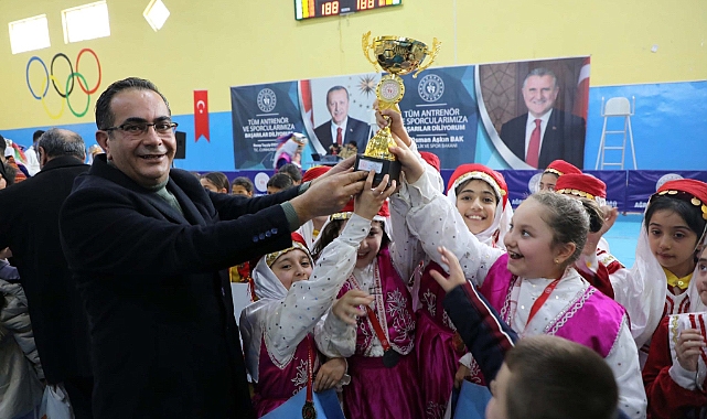 Ağrı'da Halk Oyunları İl Birinciliği yarışmaları düzenlendi