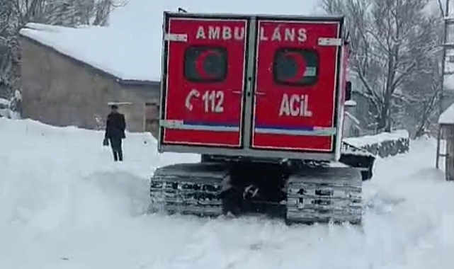 Ağrı'da kar yağışı ve tipi nedeniyle mahsur kalan hastalar paletli ambulanslarla kurtarıldı