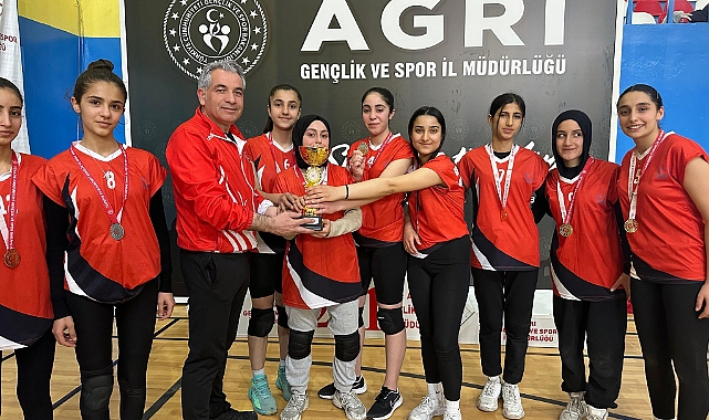 Ağrı’da Kulüpler Arası Yerel Lig Voleybol Müsabakaları tamamlandı