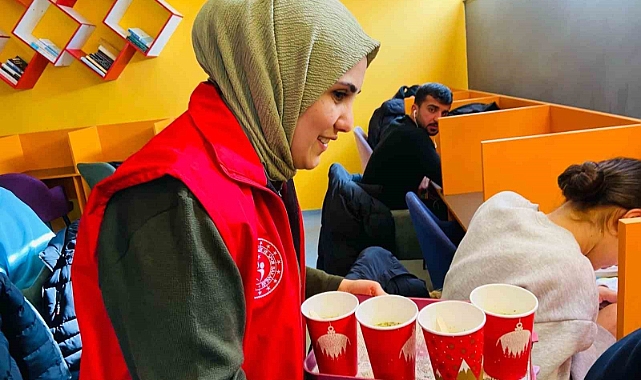 Ağrı'da öğrencilere sıcak çorba ikramında bulundular