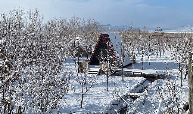Ağrı’da soğuk hava, Doğubeyazıt’ta kar etkili oldu