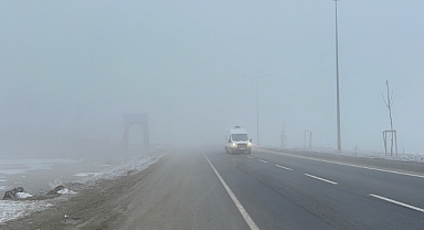 Ağrı’da yoğun sis: Göz gözü görmedi