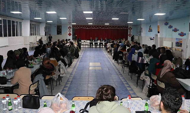 Ağrı'nın Diyadin ilçesine yeni atanan öğretmenler yemekte buluştu