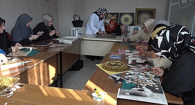 Kağıt rölyef sanatı Ağrılı kadınlar için gelir kaynağı oldu (Videolu Haber)