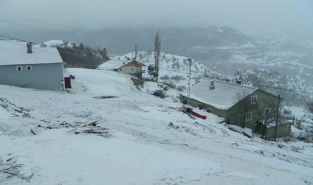 Ardahan Posof'ta güne karla uyandı