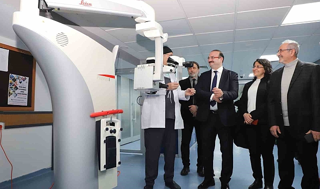 Atatürk Üniversitesi Araştırma Hastanesi, son teknoloji ameliyat mikroskobu ile hizmet kalitesini artırıyor