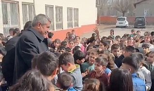 Patnos Belediye Başkanı Abdulhalik Taşkın'dan Atatürk Ortaokuluna Ziyaret