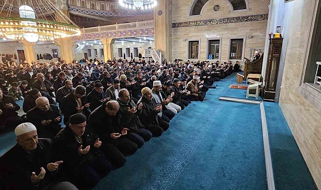 Berat Kandili programı düzenledi
