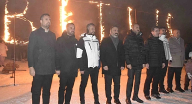 Bitlis'te kar festivali meşaleli gösteri ile devam etti