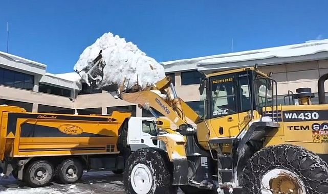 Bitlis'te kar temizleme çalışmaları devam ediyor