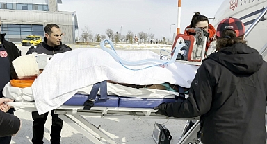 Bitlis'te meydana gereln trafik kazasında ağır yaralanan vatandaş uçak ambulansla Ankara'ya sevk edildi