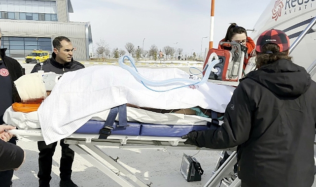 Bitlis'te meydana gereln trafik kazasında ağır yaralanan vatandaş uçak ambulansla Ankara'ya sevk edildi