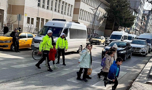 Bitlis'te güvenlik güçlerinin denetimleri devam ediyor