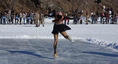 Çıldır Gölü "Altın At Kristal Buz Festivali" ile şenlendi