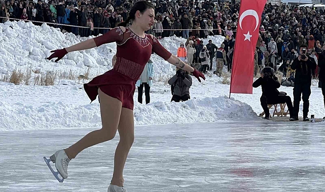 Çıldır Gölü'nde Geleneksel Buz Şenliği'nde izdiham