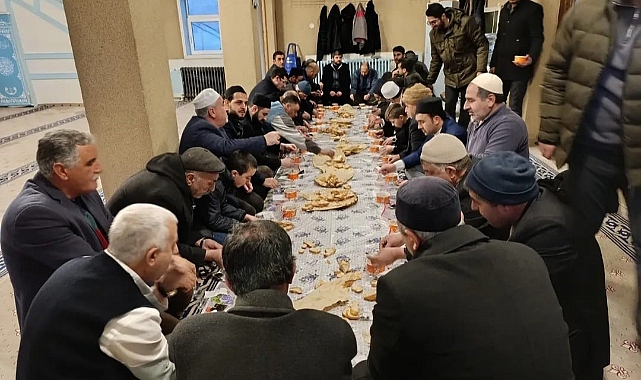 Diyadin'de sabah namazında vatandaşlara halise ikram edildi