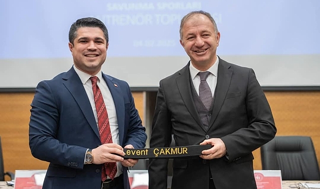 Dönmez'den Çakmur'a anlamlı jest