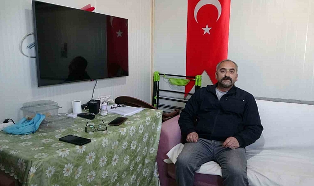 Enkazdan 18 saat sonra çıkarılan baba-kız konteynerde hayata tutunuyor