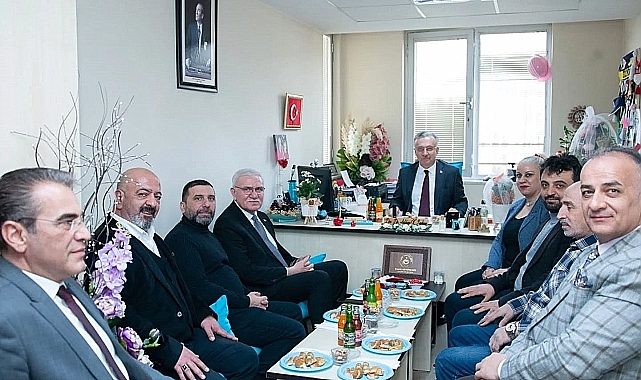 Erzincan Binali Yıldırım Üniversitesi Rektörü Akın Levent, profesör ve doçentlik unvanı alan akademisyenleri tebrik etti