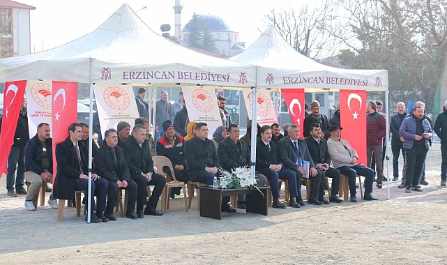 Erzincan'da 66 yetiştiriciye hayvan çadırı teslim edildi