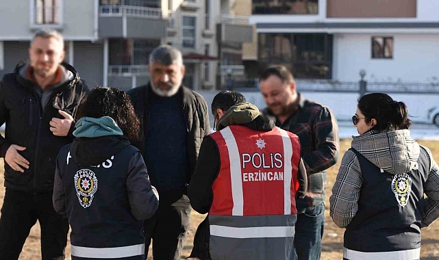 Erzincan'da emniyet yetkilileri okul çevreleri ile servis araçları denetleme uygulaması gerçekleştirdi