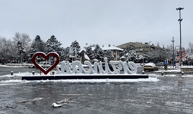 Erzincan'da kar ve tipi etkisini sürdürdü