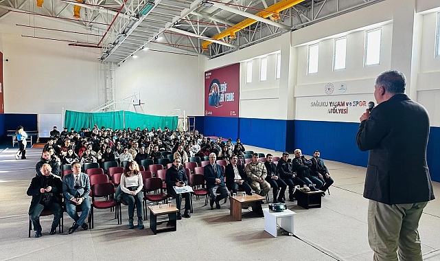 Erzincan'ın Refahiye ilçesinde "Kur'an ve Bilim" konulu konferans düzenlendi