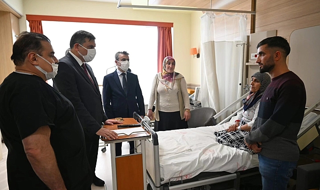 Erzurum Valisi Mustafa Çiftçi, Şehir Hastanesi'nde hastaları ziyaret etti