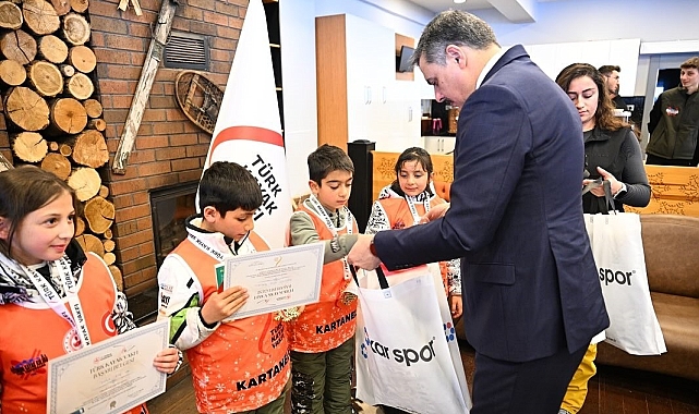 Erzurum'da 100 çocuk ilk kez kayakla tanıştı