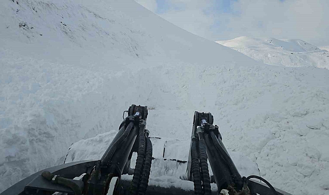 Hakkari'nin Berçelan Yaylası'nda su arızası çalışması