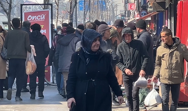 Hakkari Yüksekova'da Ramazan yoğunluğu başladı